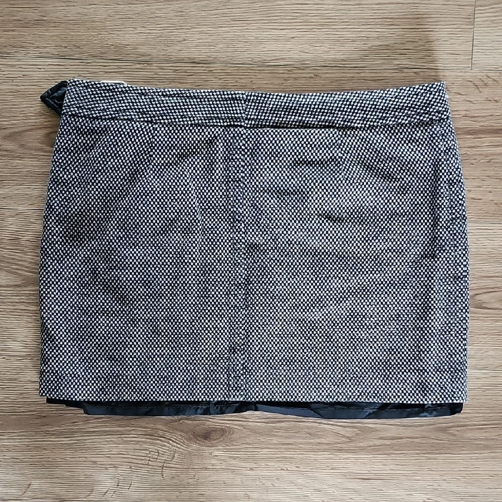Tommy Hilfiger Black and White Mini Skirt, Size 16